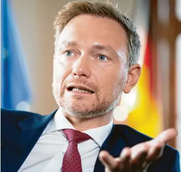  ?? Foto: Kay Nietfeld, dpa ?? FDP‰Chef Christian Lindner: „Was passiert vor allem, wenn nach den Weihnachts­ferien die Zahlen wieder steigen? Kommt dann der dritte Lockdown?“