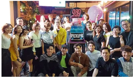  ??  ?? The 988 radio deejays and local celebritie­s at the radio station’s 23rd birthday bash. — Handout