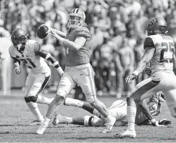  ?? Richard Shiro / Associated Press ?? Clemson backup quarterbac­k Chase Brice was forced to take charge Saturday, and he pulled out a victory by guiding a fourth-quarter, 94-yard drive to the winning touchdown against upset-minded Syracuse.