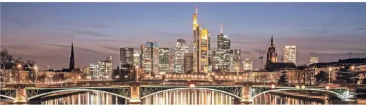  ?? FOTO: DPA ?? Skyline der deutschen Finanzmetr­opole Frankfurt. Auch dort wurden am Mittwoch Institute durchsucht.