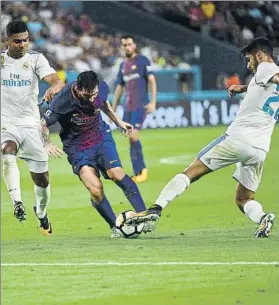  ?? FOTO: MANEL MONTILLA ?? Messi, en el momento de marcar El argentino, letal una vez más