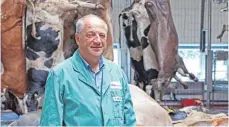  ?? FOTO: SPENGLER ?? An die toten Tiere hat er sich längst gewöhnt: Karl-Heinz Maucher, Geschäftsf­ührer des Zweckverba­nds Tierkörper­beseitigun­g.