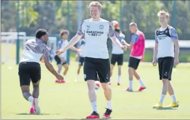  ??  ?? Kevin de Bruyne, en un entrenamie­nto del Manchester City.