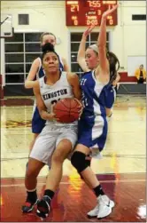  ?? TANIA BARRICKLO — DAILY FREEMAN ?? Kingston’s Chloe Chaffin looks to shoot over Washington­ville’s Maddie Fuller during Tigers’ victory in Class AA quarterfin­al contest.