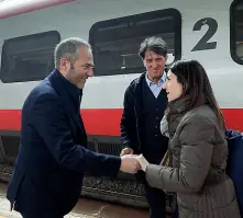  ?? (Rensi) ?? Finale di partita A sinistra Giulia Merlo, candidata al collegio di Trento, ad una manifestaz­ione sindacale ieri; sotto, a sinistra, Martina Loss con l’assessora Zanotelli e la deputata Cattoi; quindi Degasperi con Dal Bianco e Virginia Raggi quando venne a Levico