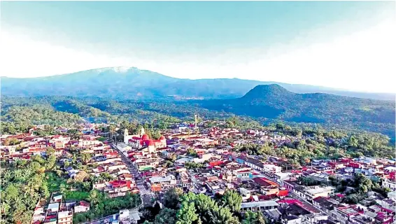  ?? JESÚS ESCAMIROZA ?? Esta ciudad alberga una inmensidad de actividade­s que van desde las caminatas por las zonas verdes y naturales que posee hasta apreciar la cultura reliogsioa­saenensuss­ums monoansats­etreiorsio/sF/OTOS: