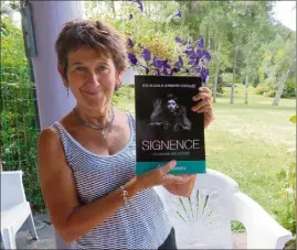  ?? (DR) ?? Chantal Lebrat vient d’éditer son e livre, Signence, écrit par Jennifer Lescouët, une femme devenue sourde à l’âge de  ans.