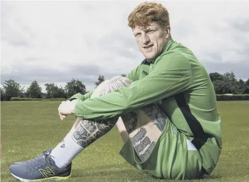  ?? PICTURE: ROSS PARKER/SNS ?? The heavily-tattooed Simon Murray takes a break during pre-season training at Hibs’ Tranent complex.