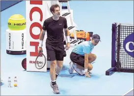  ??  ?? Purer Frust! Lokalmatad­or Andy Murray ist beim Masters in London früh gescheiter­t.