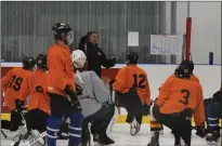  ?? NEWS PHOTO JAMES TUBB ?? Medicine Hat Cubs head coach/GM Randy Wong addresses team orange in the second practice session Friday, Day 1 of the Cubs training camp held at the Kinplex.
