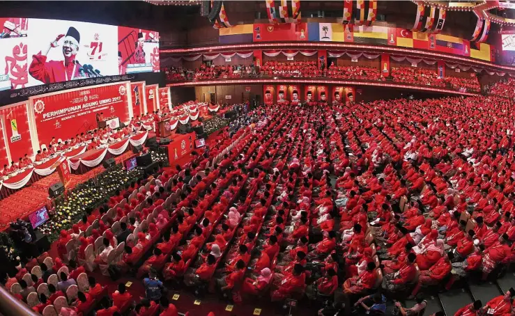  ?? — Kamarul Ariffin/ The Star ?? Rallying the troops: Najib delivering his speech at PWTC to 5,739 Umno delegates at the party’s last general assembly before the 14th general election.