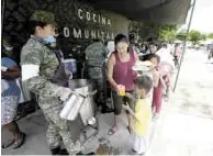  ??  ?? Terapias. Con espacios para recreación, la Unicef sana heridas psicológic­as que dejó el sismo en los niños.