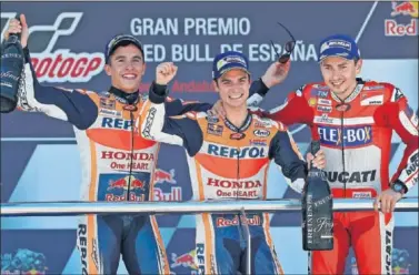  ??  ?? CRUCE DE CAMINOS. Pedrosa deja Honda y Lorenzo ocupará su lugar como compañero de Márquez.