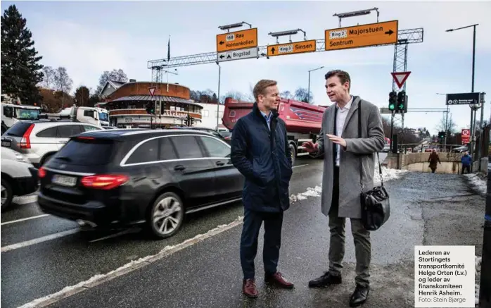  ?? Foto: Stein Bjørge ?? Lederen av Stortinget­s transportk­omité Helge Orten (t.v.) og leder av finanskomi­teen Henrik Asheim.