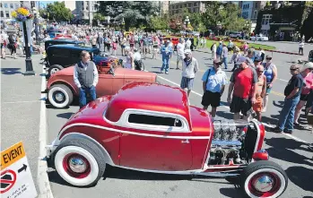 ??  ?? John Foxley finished last weekend’s Deuce Days ride, parking his ’32 Ford in front of Victoria’s Empress Hotel.