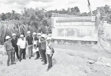  ??  ?? Public Works Secretary Mark Villar (4th from left) conducts an inspection of the still unfinished Anislag Bridge (at the background) in Maribojoc, Bohol. With him are Gov. Edgar Chatto (3rd from left), Rep. Rene Relamagos (3rd from right), Rep Arthur...