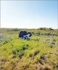  ?? Photo by Julie Landry-DeBoer, Alberta Conservati­on Associatio­n ?? Easy to use, portable electric fencer creating temporary cattle exclusion in sensitive habitat.