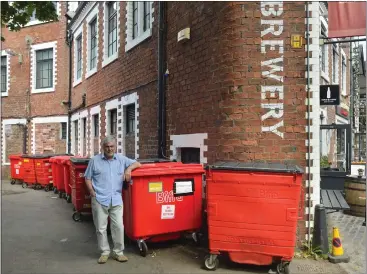  ?? Pictures: Jamie Simpson ?? Frank Shennan with commercial bins in Ashton Lane