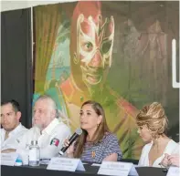  ?? ?? Participar­on en la presentaci­ón de los avances de la Arena Cancún “Luchatitlá­n” de la AAA World Wide.