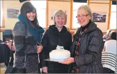  ??  ?? Visitors try to guess the weight of the cake, which was won by Margaret Bradshaw.