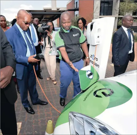  ?? PICTURE: KOPANO TLAPE / GCIS ?? EMISSION-FREE: President Jacob Zuma inspects the zero-emission vehicles at the official launch of Environmen­t House, the green headquarte­rs of the Department of Environmen­tal Affairs in Pretoria.