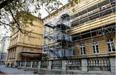  ?? Foto: Silvio Wyszengrad ?? Derzeit wird die Grundschul­e St. Anna umfassend saniert. Die Gebäudever­waltung und -instandset­zung von Schulen und Kitas wird nun im neuen Amt gebündelt.