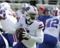  ?? JOHN RAOUX — THE ASSOCIATED PRESS ?? Buffalo Bills quarterbac­k Tyrod Taylor looks for a receiver in the first half of an NFL wild-card playoff football game against the Jacksonvil­le Jaguars, Sunday in Jacksonvil­le, Fla.