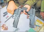  ?? PTI ?? The arms and ammunition recovered near the Internatio­nal Border in Samba on Thursday.