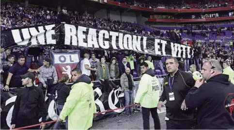  ?? —AFP ?? LYON: Lyon’s fans display a banner reading “A reaction and fast” after their team lost the French L1 football match between Olympique Lyonnais and EA Guingamp on October 22, 2016, at the Parc Olympique Lyonnais.