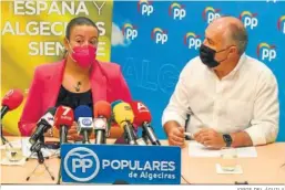  ?? JORGE DEL ÁGUILA ?? Ruiz, en 2021 junto a José Ignacio Landaluce, en el anuncio de su dimisión.