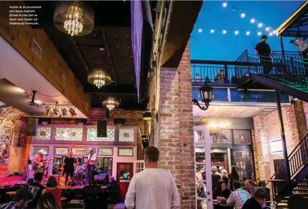  ??  ?? Austin är en musikstad och längs med 6th Street kryllar det av barer som bjuder på högklassig livemusik.