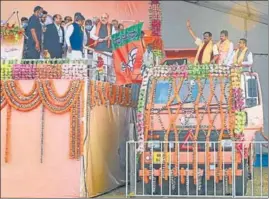  ?? PTI ?? Union home minister Amit Shah flags off the BJP’S ‘Poribortan Yatra’ in South 24 Parganas district, West Bengal, on Thursday.