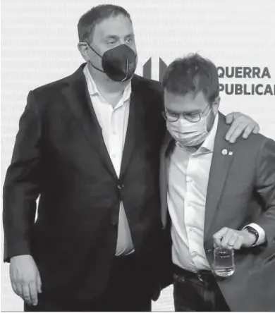  ?? ALBERTO ESTÉVEZ / EFE ?? El presidente de ERC, Oriol Junqueras, y el candidato, Pere Aragonès, anoche.