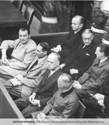  ??  ?? JUICIOS DE NÚREMBERG, 1946. En primera línea, de izquierda a derecha, Göring, Hess, Ribbentrop y Keitel.