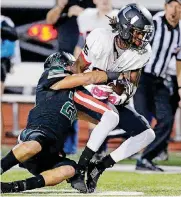  ?? [PHOTO BY STEVE SISNEY, THE OKLAHOMAN] ?? Tulsa Union wide receiver C.J. Moore, right, announced Monday his commitment to Oklahoma State. Moore is a four-star prospect and the cousin of former OSU standout Tracy Moore.