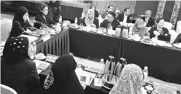  ??  ?? Fatimah (left) chairing the One Stop Teenage Pregnancy Committee meeting.