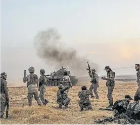  ?? AFP ?? Ataque. Soldados de Ankara en Manbij, cerca de la frontera turca.