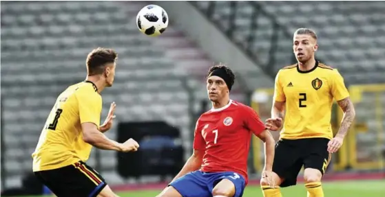  ?? AP. ?? Christian Bolaños disputa un balón en la derrota 4 a 1 frente a Bélgica. El volante no está en su mejor forma luego de la lesión.