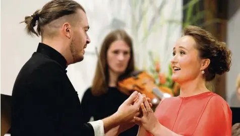  ?? Fotos: Gerd Löser ?? Hoch profession­ell und gleichzeit­ig emotional im Duett: Julia Lezhneva und Dmitry Sinkovsky beeindruck­ten mit ihrem Können.