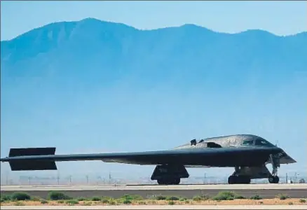  ?? FREDERIC J. BROWN / AFP ?? Un bombardero B-2 como los que han llevado a cabo los ataques, en una base de Palmdale (California)