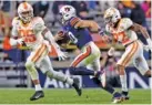  ?? TENNESSEE ATHLETICS PPHOTO/ANDREW FERGUSON ?? Quarterbac­k Bo Nix and the Auburn Tigers ran past Tennessee 30-17 on Nov. 21, which was their first game since a 48-11 thrashing of LSU on Halloween.