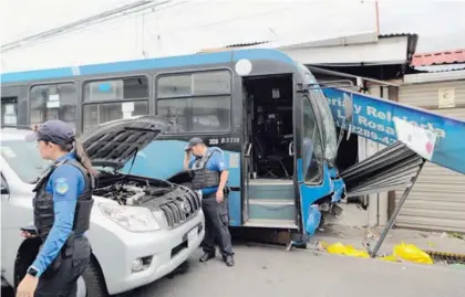  ?? CORTESÍA ALEJANDRA LÓPEZ. ?? Don Óscar Mena Fernández, de 61 años, sobrevivió de milagro al accidente.