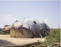  ??  ?? ABOVE: A house in the desert community of El Heley