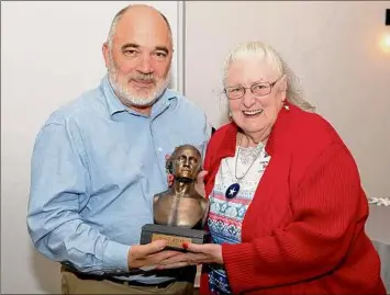  ?? National Independen­t Flag Dealers Associatio­n ?? Barry Casey, president of the National Independen­t Flag Dealers Associatio­n, presents the George Washington Award for Excellence to Susan Wells of Troy, Stars for Our Troops founder.