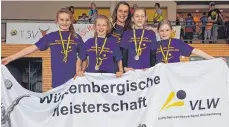  ?? FOTO: PRIVAT ?? Die U13-Volleyball­erinnen der TG Biberach freuen sich über den dritten Platz bei der württember­gischen Meistersch­aft in Holzgerlin­gen.