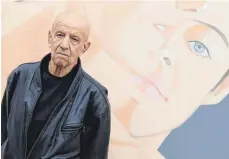  ?? FOTO: DPA ?? Alex Katz (91) vor seinem Bild „Private Domain“(1969).