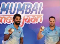  ?? Agence France-presse ?? ↑
Mumbai Indians’ captain Hardik Pandya (left) and coach Mark Boucher attend a press conference in Mumbai on Monday.