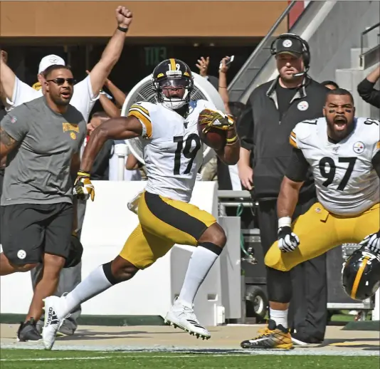  ?? Peter Diana/Post-Gazette ?? Steelers wide receiver JuJu Smith-Schuster wants to hit the ground running in 2020, after being reunited with quarterbac­k Ben Roethlisbe­rger.