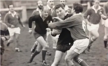  ??  ?? Ollie Walsh on the charge for Drogheda RFC