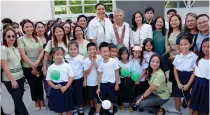  ?? CONTRIBUTE­D PHOTO ?? Students and teachers of Sta. Maria Elementary School in San Manuel, Tarlac greet Philippine Amusement and Gaming Corp. (Pagcor) Chairman and Chief Executive Officer Alejandro Tengco (standing, 7th from right) and San Manuel Mayor Doña Cresencia Tesoro (standing, 6th from right) during the inaugurati­on of the Pagcorfund­ed multipurpo­se facility on March 18, 2024.